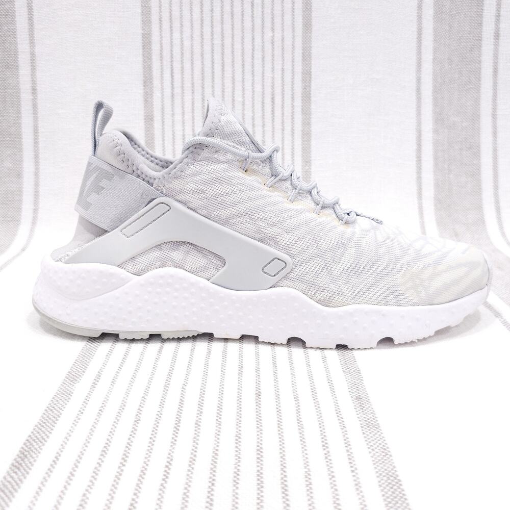 Nike White Athletic Running Shoes - Picture 2 of 13